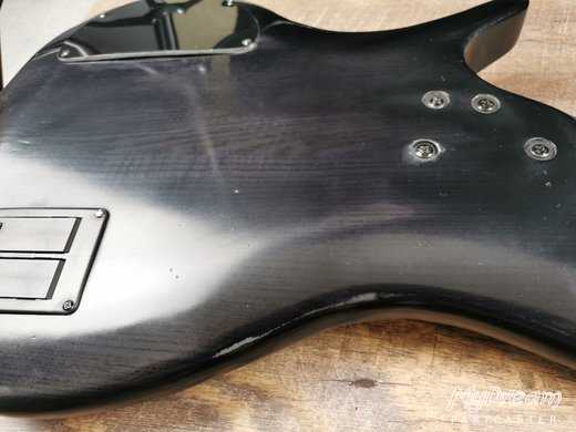 5-string Bass Guitar - EMG Pickups